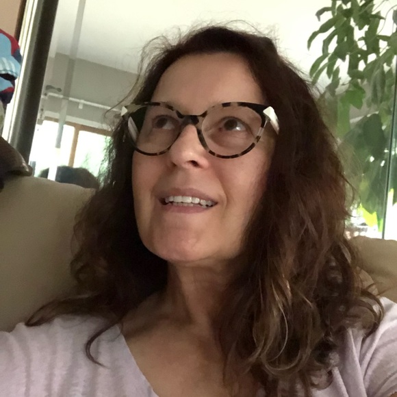 Meet your Posher, Renata - Picture 2 of 2